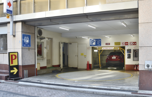 赤坂月世界ビル 駐車場